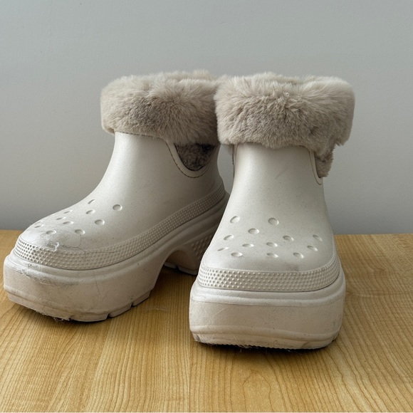 Crocs Classic Platform Fur Lined Snow Boot Clogs White Size 8W/6M - Picture 1 of 5